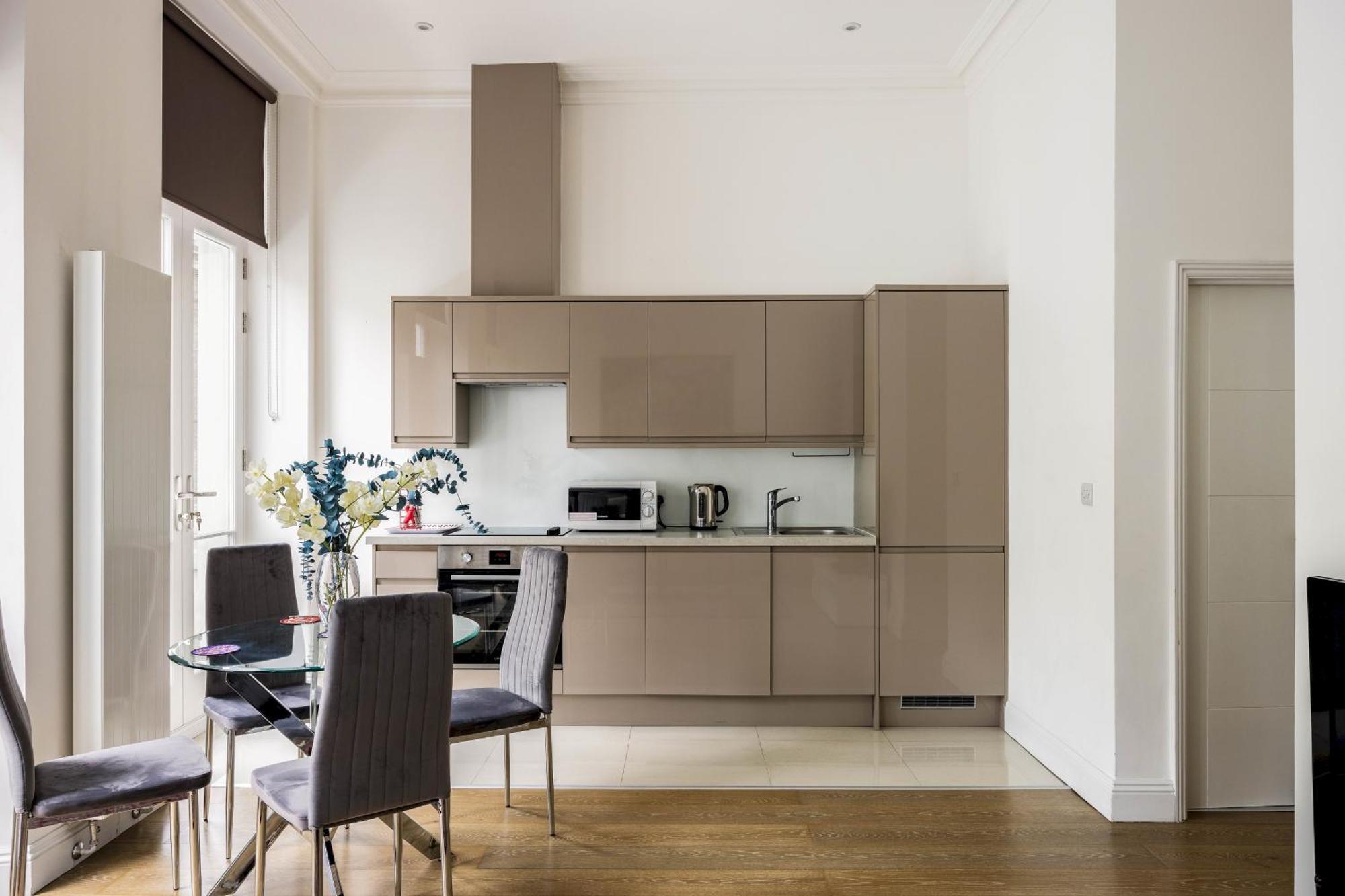 Emperor's Gate, Sw7 4hh, Uk
